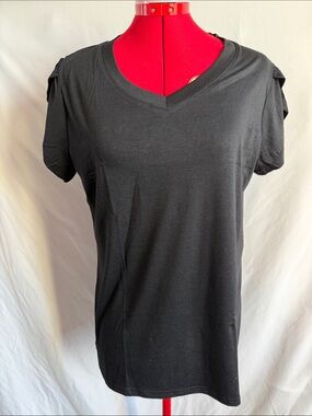 Women's Black V‑Neck Short Sleeve Tee